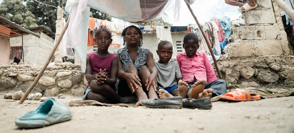 Crise humanitaire : 300 000 femmes et filles déplacées vivent dans la désolation, selon ONU Femmes